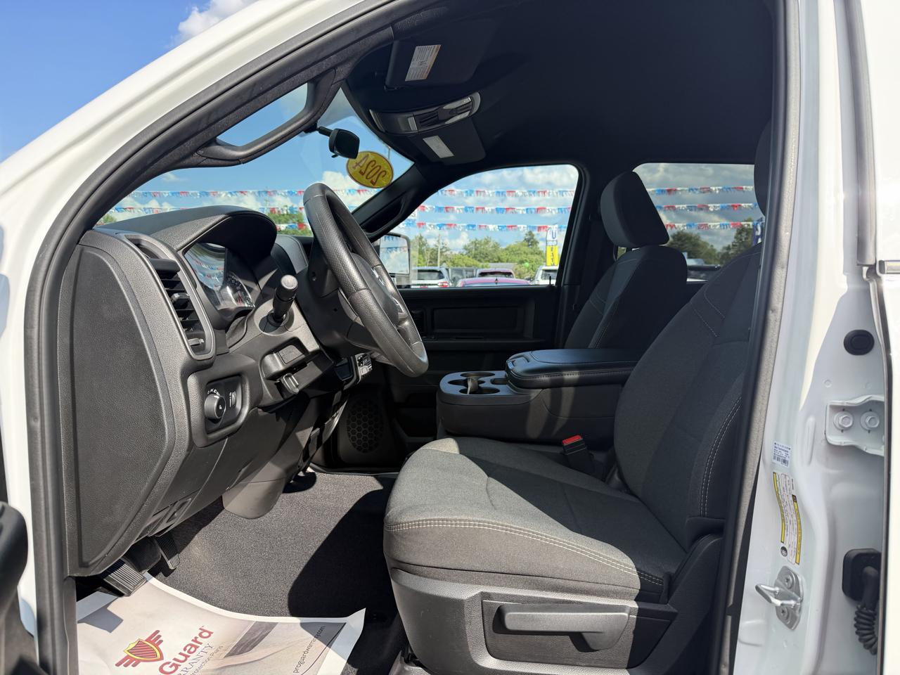 RAM 3500 Tradesman 4x4 Crew Cab 8' Box 2024