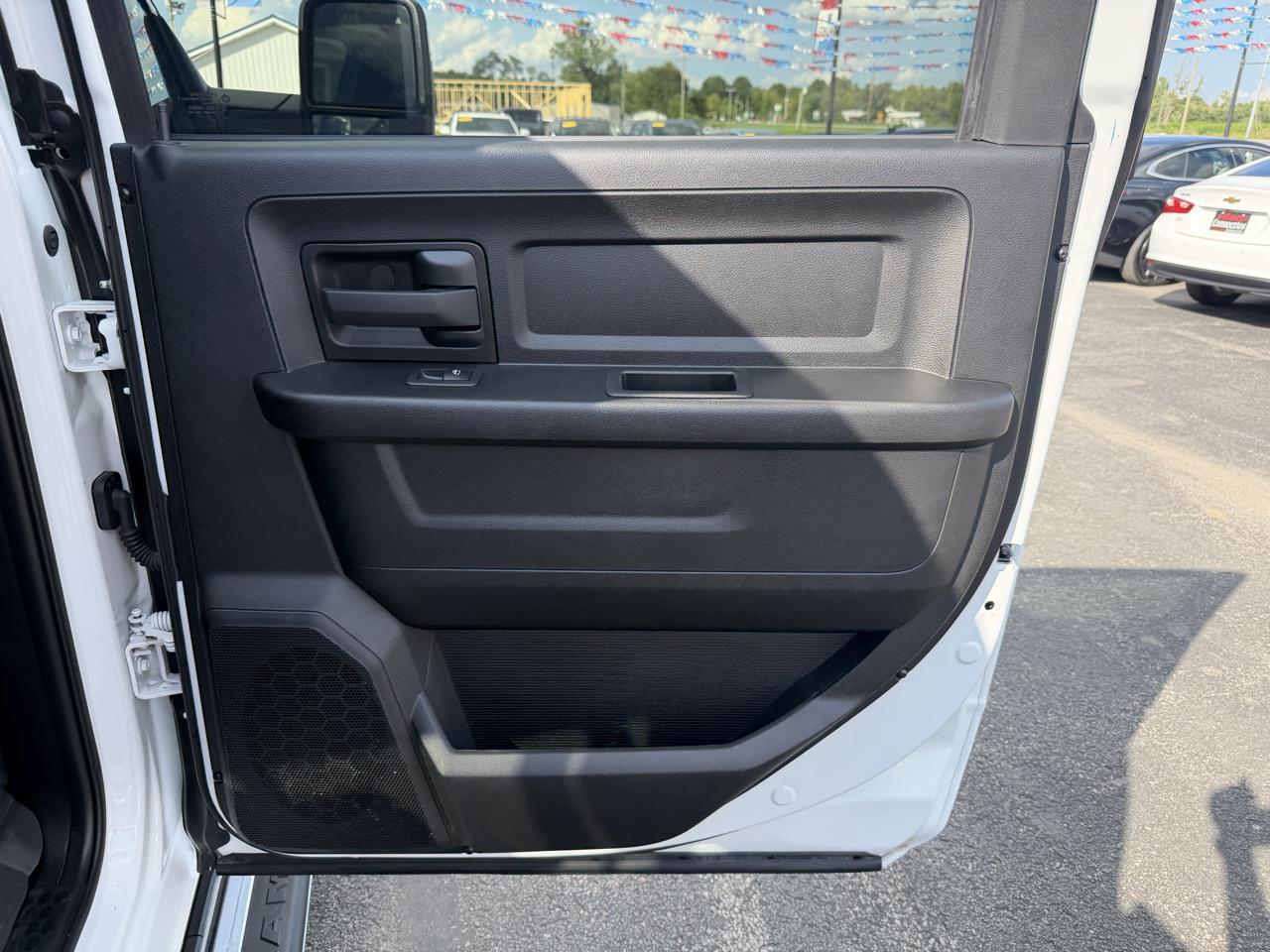 RAM 3500 Tradesman 4x4 Crew Cab 8' Box 2024