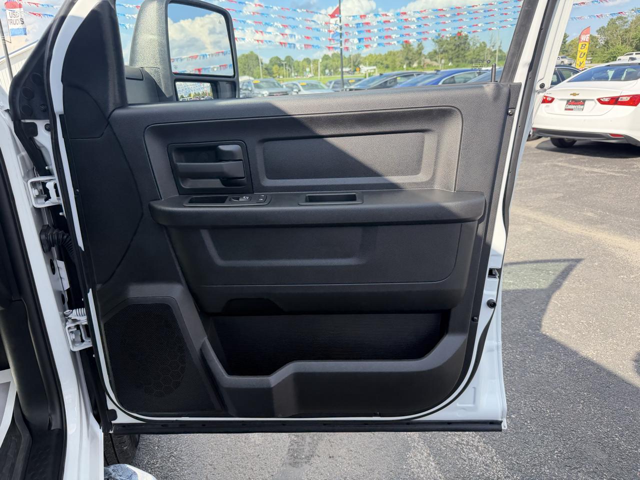 RAM 3500 Tradesman 4x4 Crew Cab 8' Box 2024