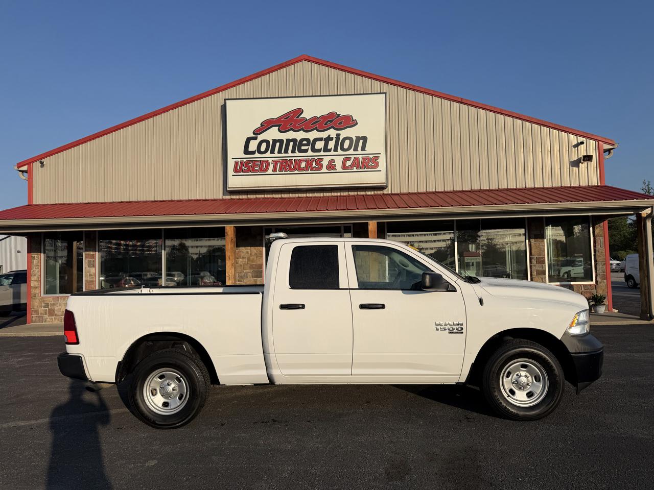 RAM 1500 Classic Tradesman 4x4 Quad Cab 6'4" Box 2021