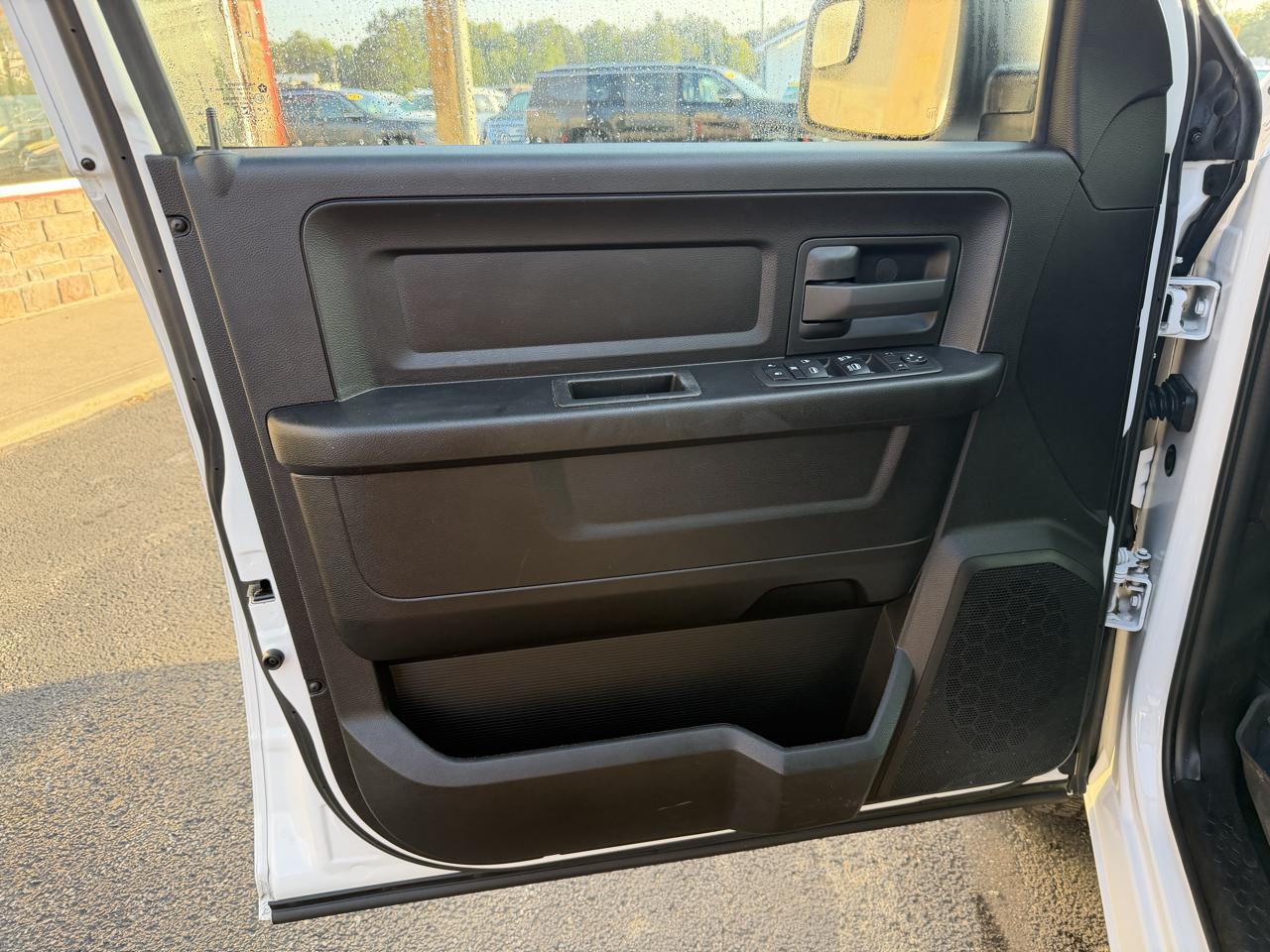 RAM 1500 Classic Tradesman 4x4 Quad Cab 6'4" Box 2021