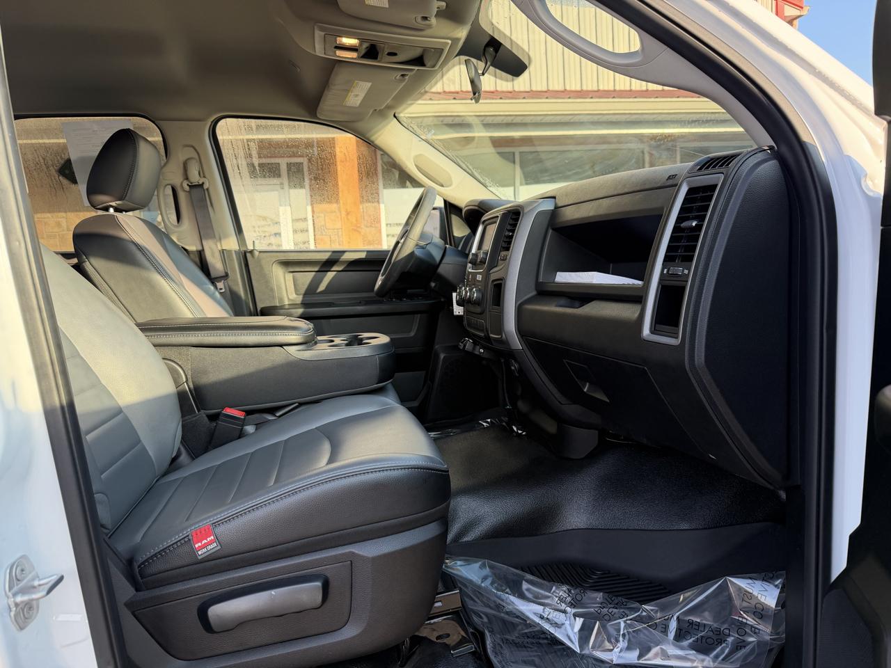 RAM 1500 Classic Tradesman 4x4 Quad Cab 6'4" Box 2021