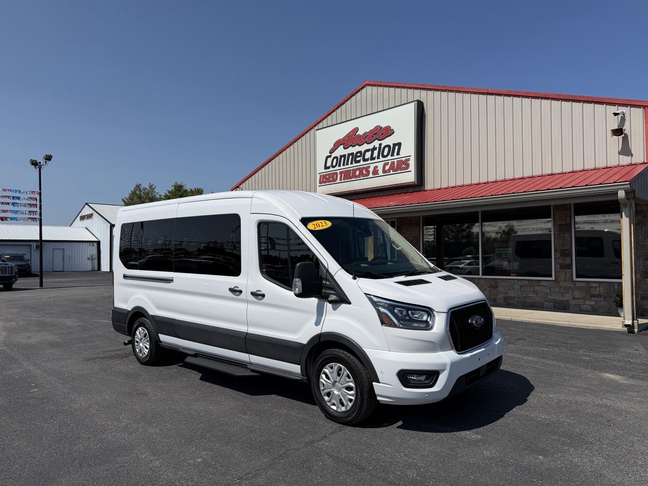 2023 Ford Transit Passenger Wagon T-350 148" Med Roof XLT RWD