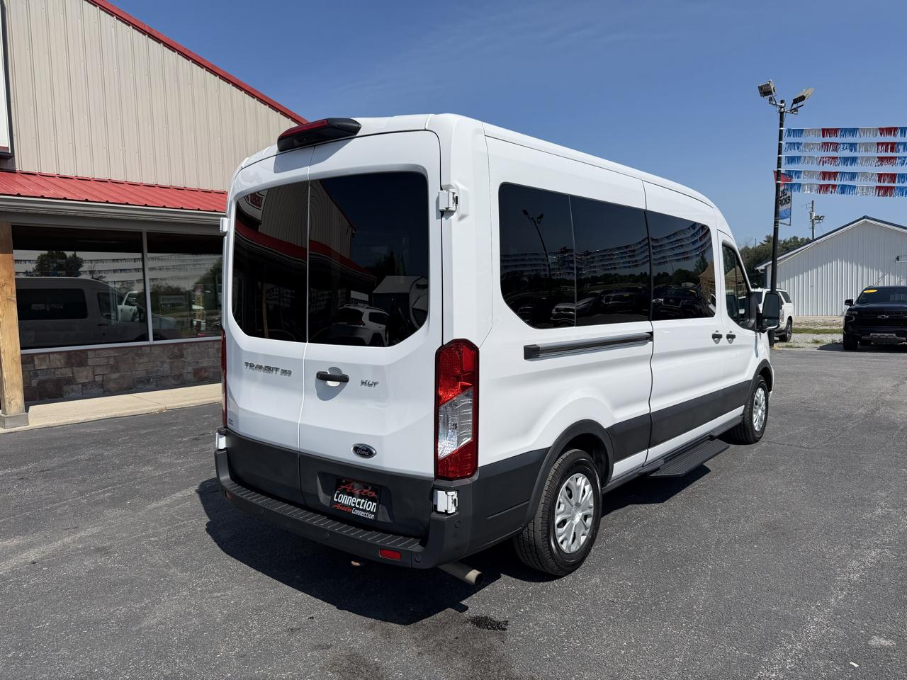 Ford Transit Passenger Wagon T-350 148" Med Roof XLT RWD 2023
