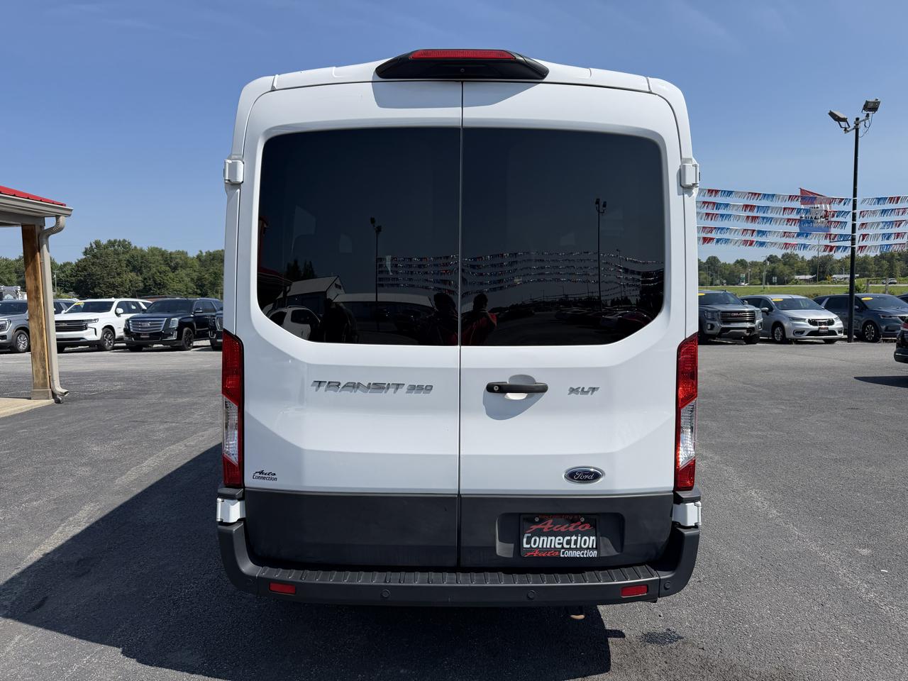 Ford Transit Passenger Wagon T-350 148" Med Roof XLT RWD 2023
