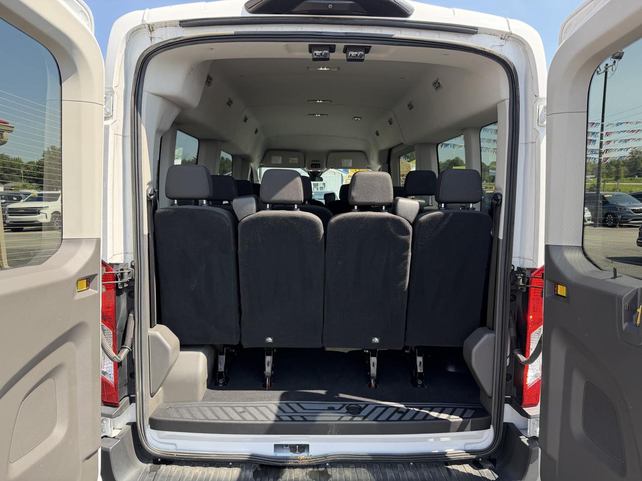 Ford Transit Passenger Wagon T-350 148" Med Roof XLT RWD 2023
