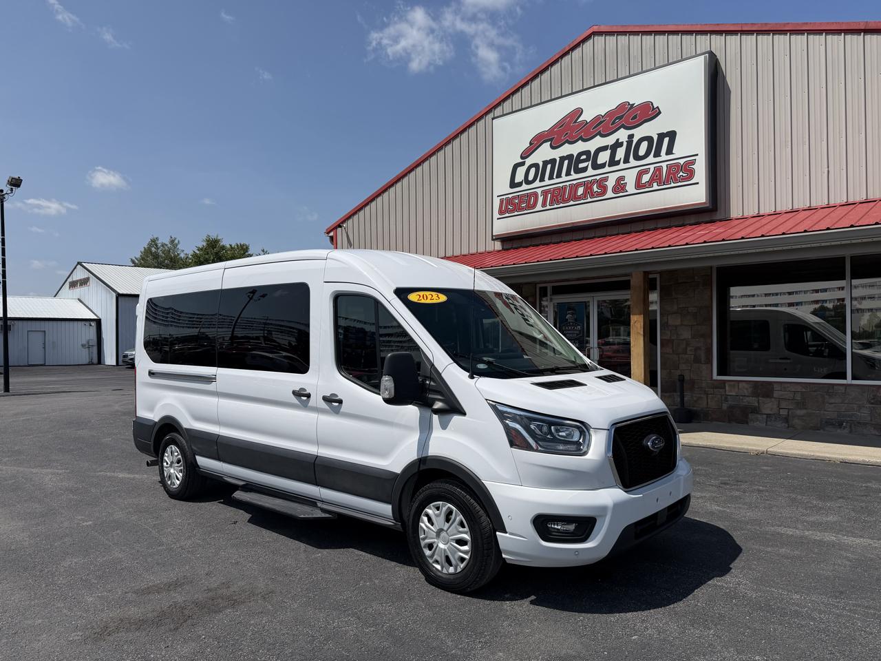 2023 Ford Transit Passenger Wagon T-350 148" Med Roof XLT RWD