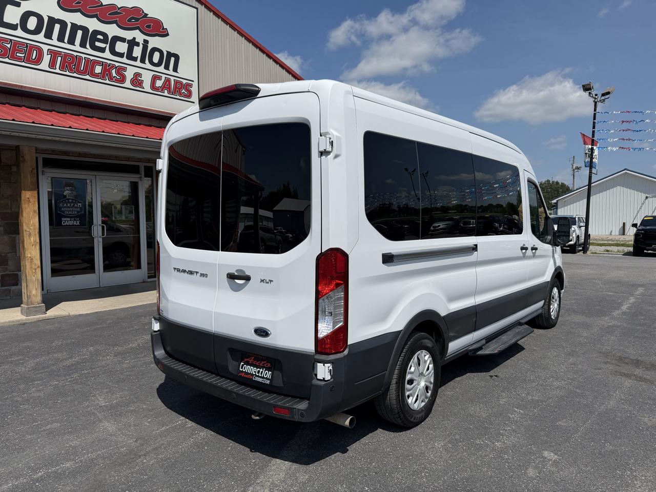 Ford Transit Passenger Wagon T-350 148" Med Roof XLT RWD 2023