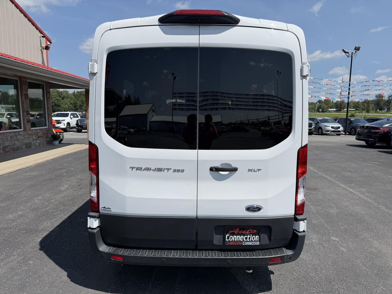 Ford Transit Passenger Wagon T-350 148" Med Roof XLT RWD 2023