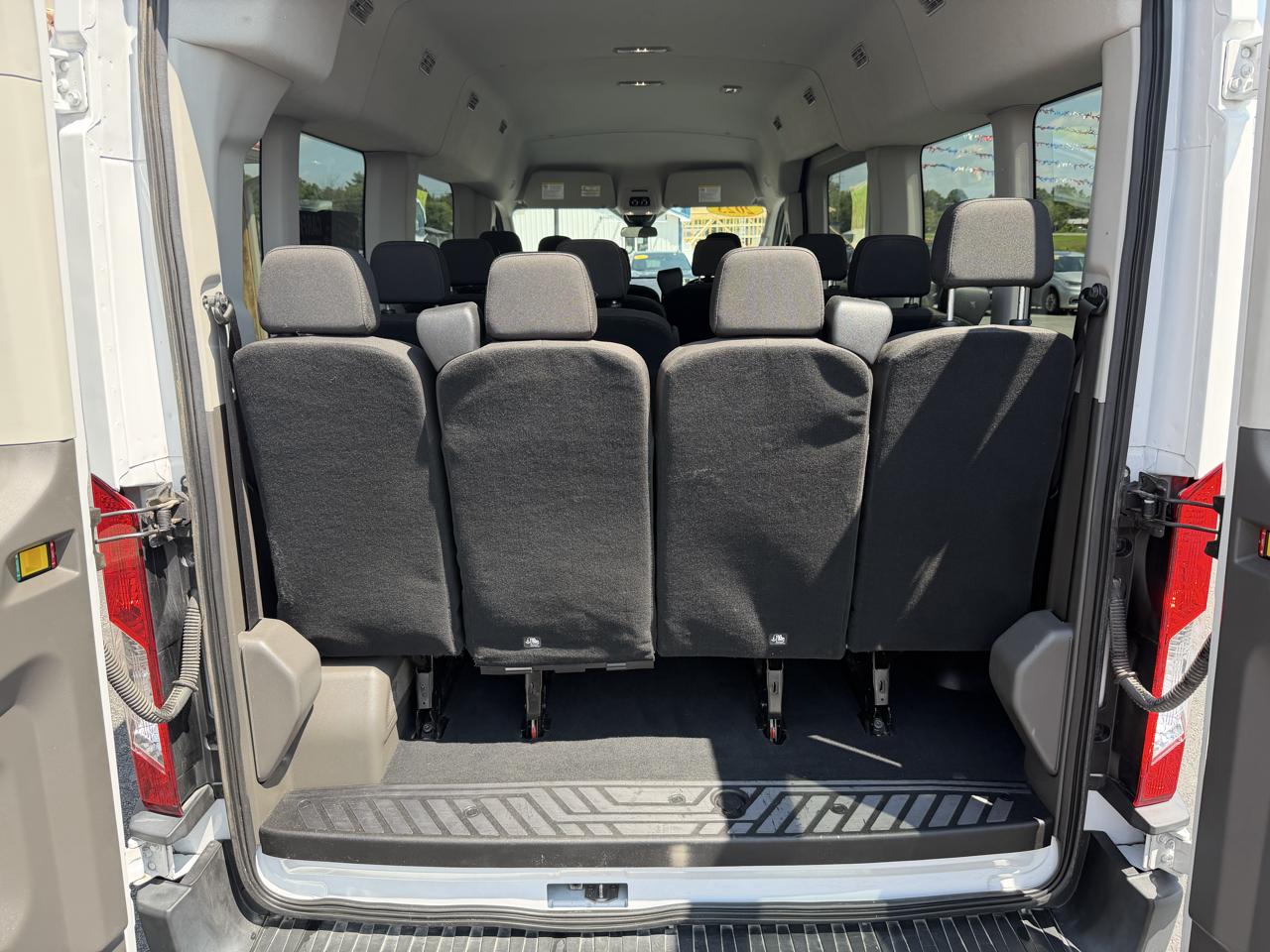 Ford Transit Passenger Wagon T-350 148" Med Roof XLT RWD 2023