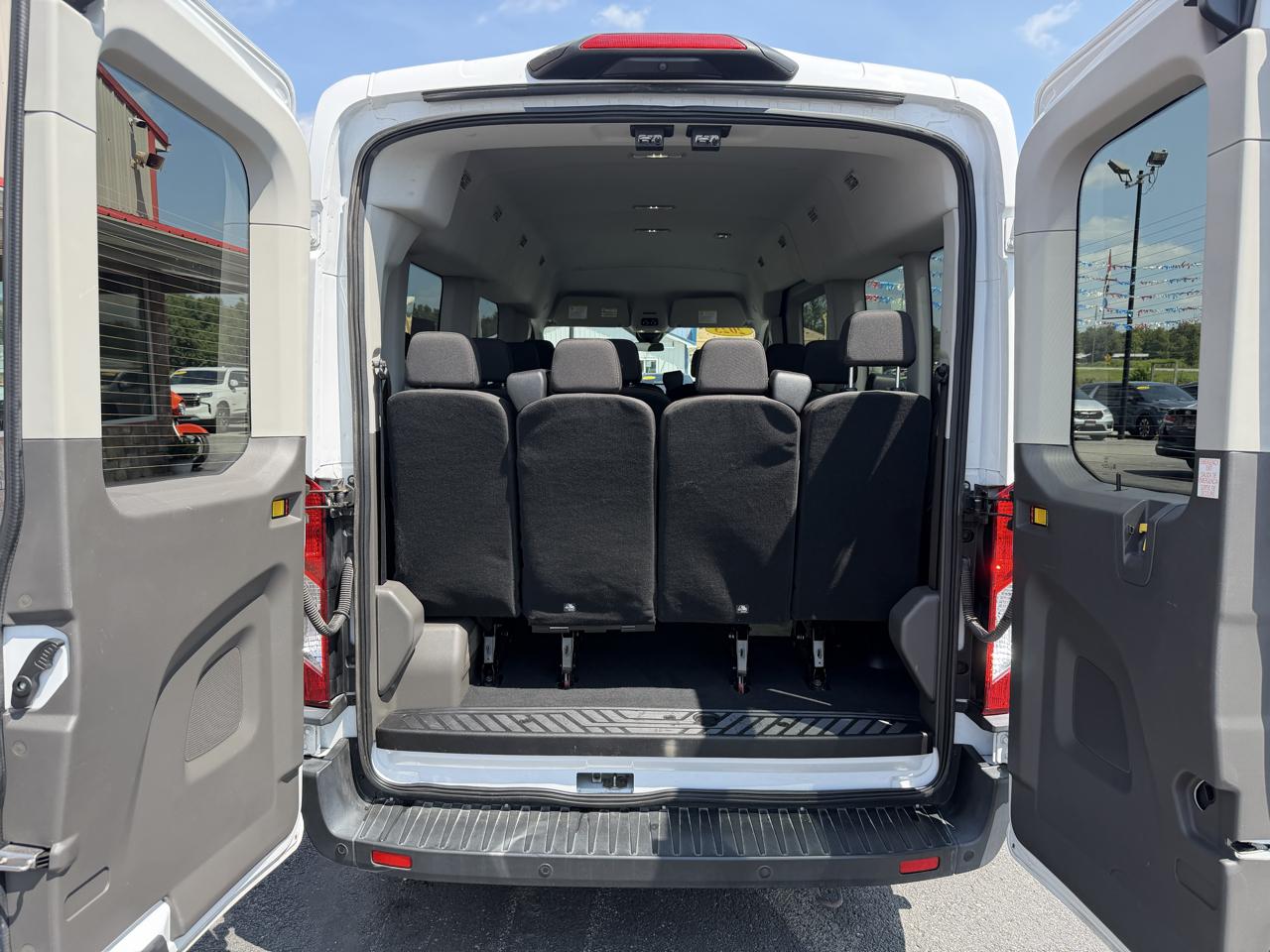 Ford Transit Passenger Wagon T-350 148" Med Roof XLT RWD 2023