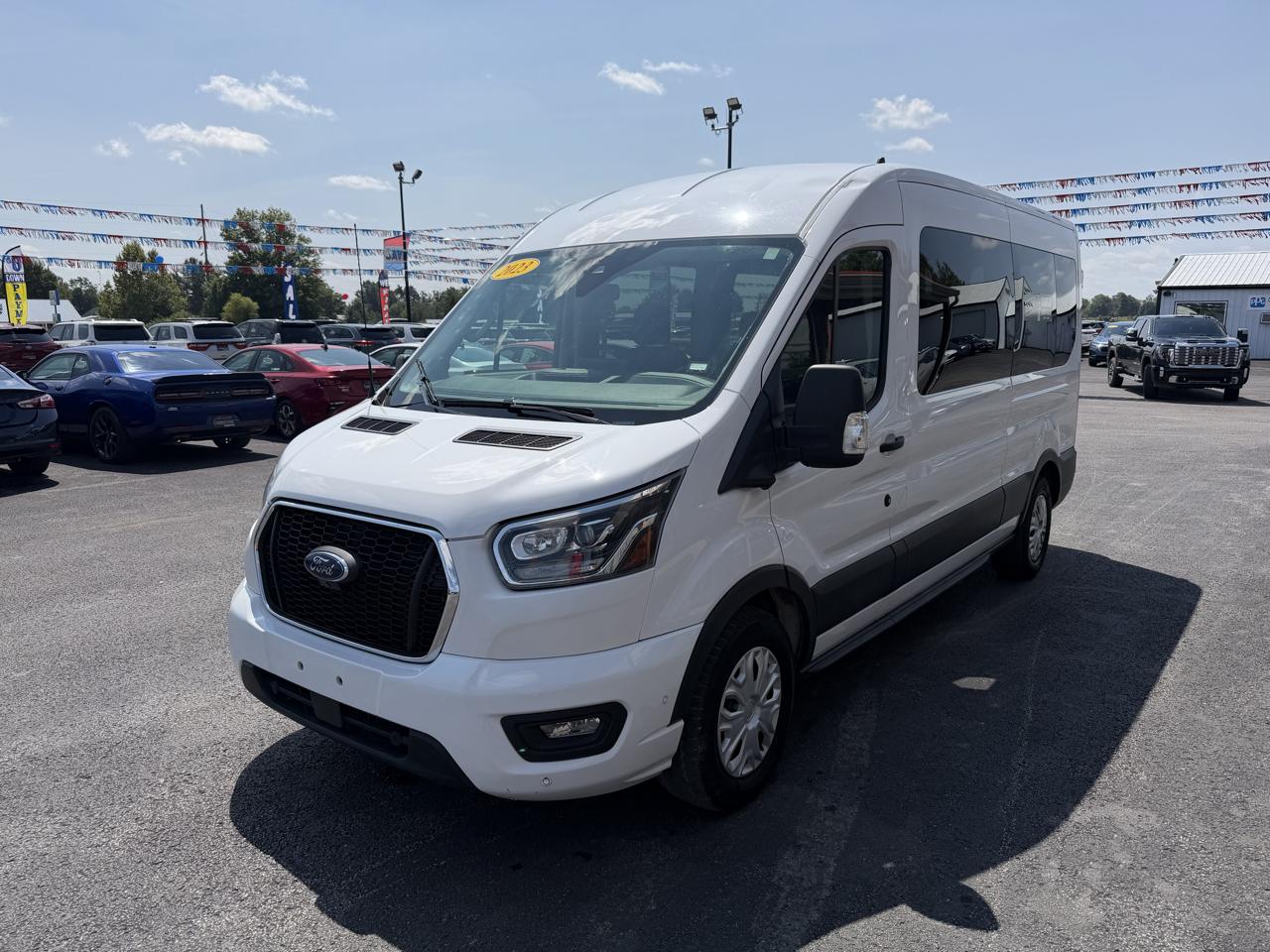 Ford Transit Passenger Wagon T-350 148" Med Roof XLT RWD 2023
