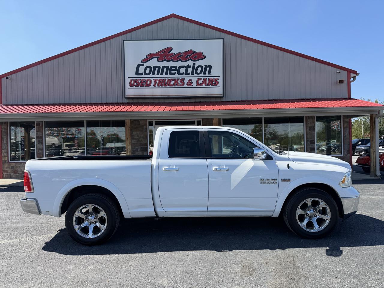 RAM 1500 Laramie 4x2 Quad Cab 6'4" Box 2017