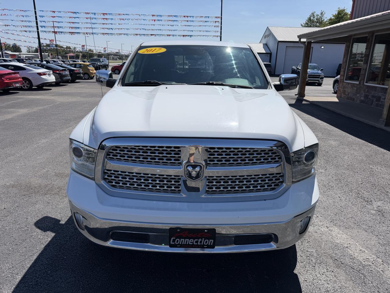 RAM 1500 Laramie 4x2 Quad Cab 6'4" Box 2017