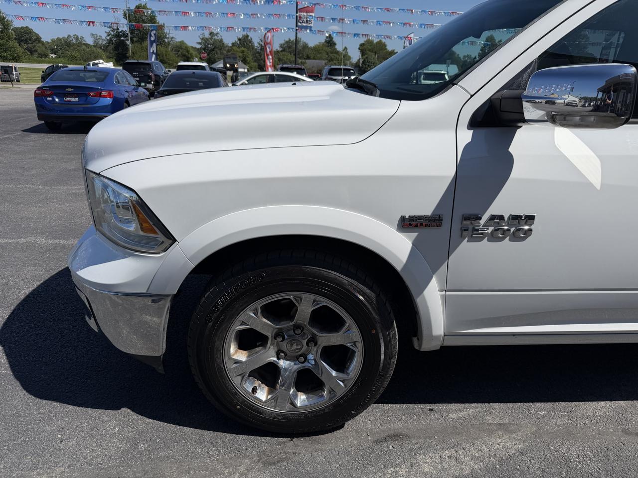 RAM 1500 Laramie 4x2 Quad Cab 6'4" Box 2017