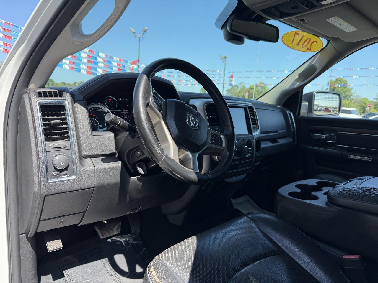 RAM 1500 Laramie 4x2 Quad Cab 6'4" Box 2017