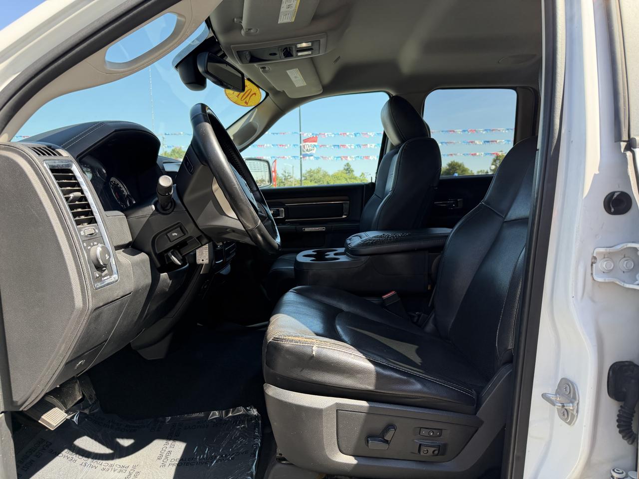 RAM 1500 Laramie 4x2 Quad Cab 6'4" Box 2017
