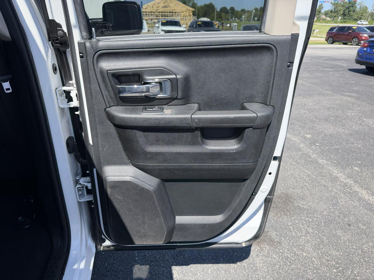 RAM 1500 Laramie 4x2 Quad Cab 6'4" Box 2017