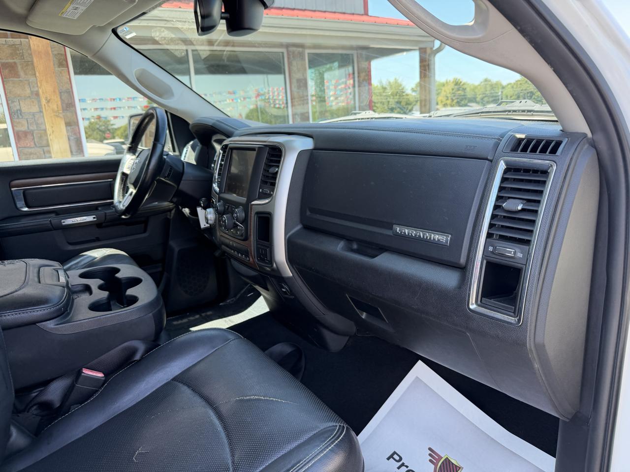 RAM 1500 Laramie 4x2 Quad Cab 6'4" Box 2017