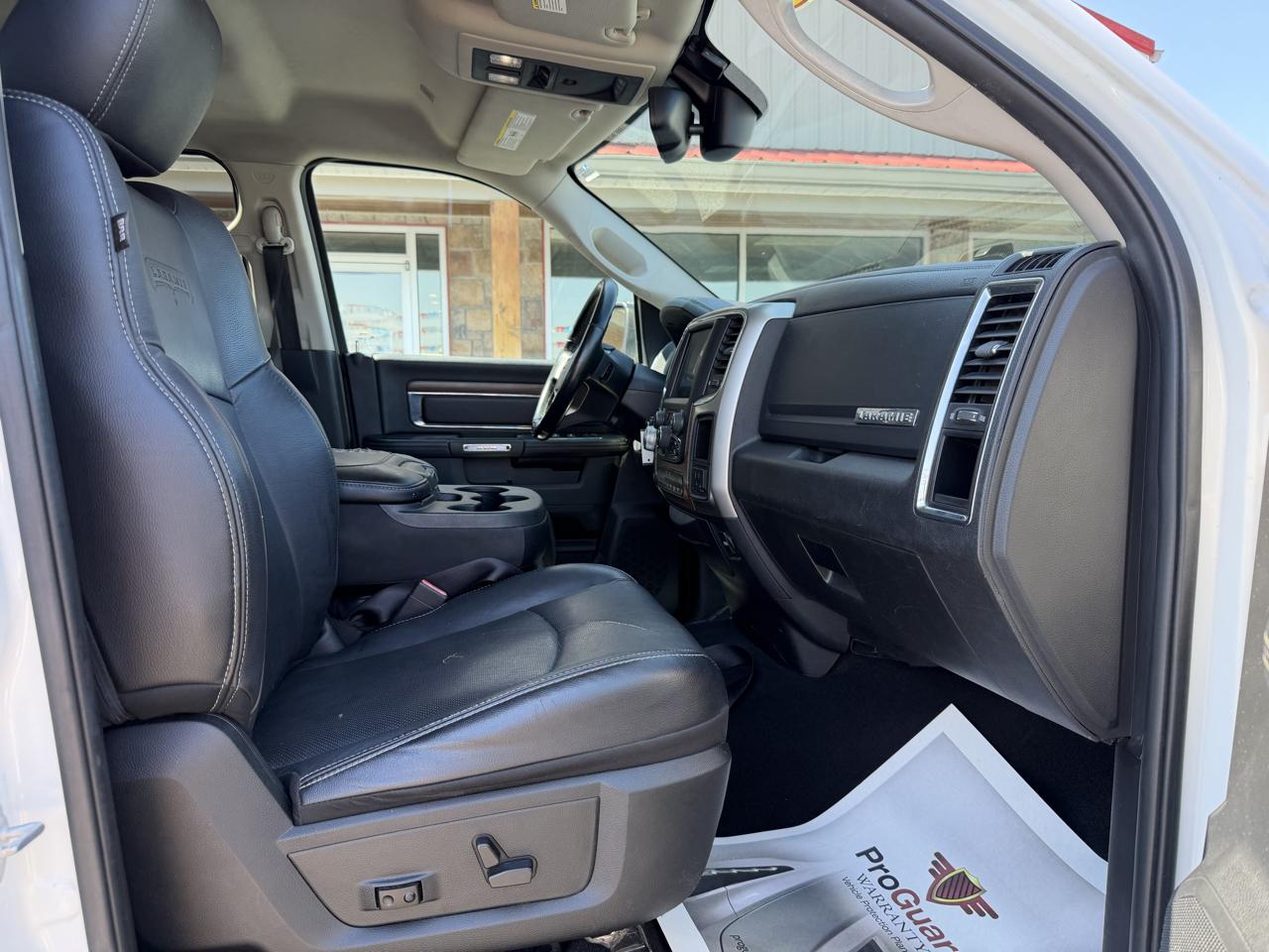 RAM 1500 Laramie 4x2 Quad Cab 6'4" Box 2017