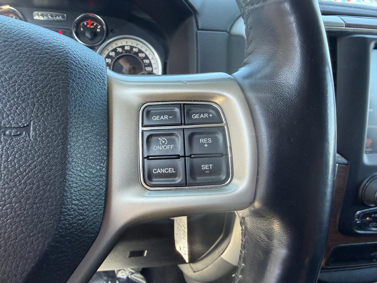 RAM 1500 Laramie 4x2 Quad Cab 6'4" Box 2017