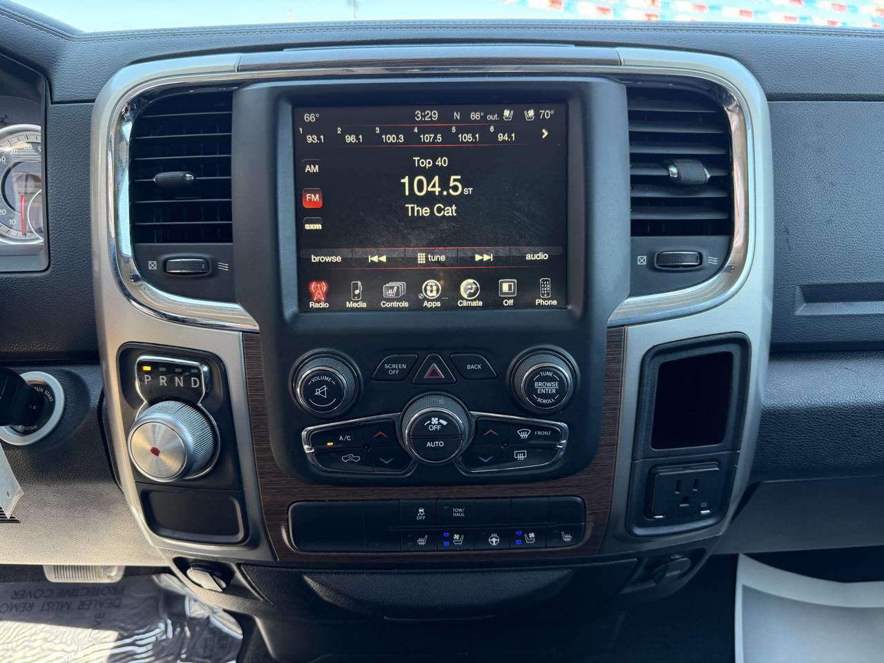 RAM 1500 Laramie 4x2 Quad Cab 6'4" Box 2017