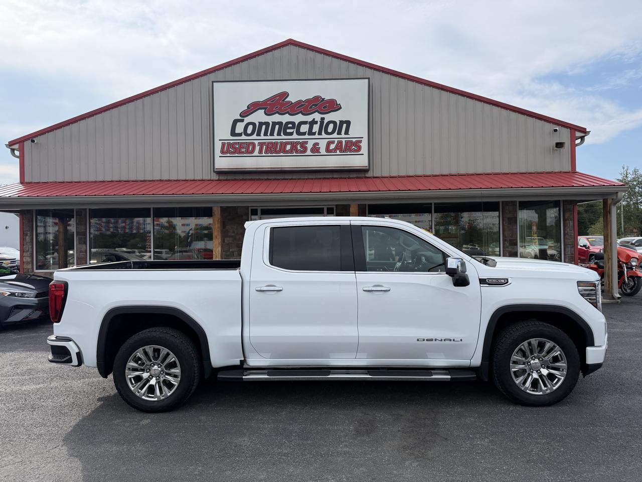 GMC Sierra 1500 4WD Crew Cab 147" Denali 2024