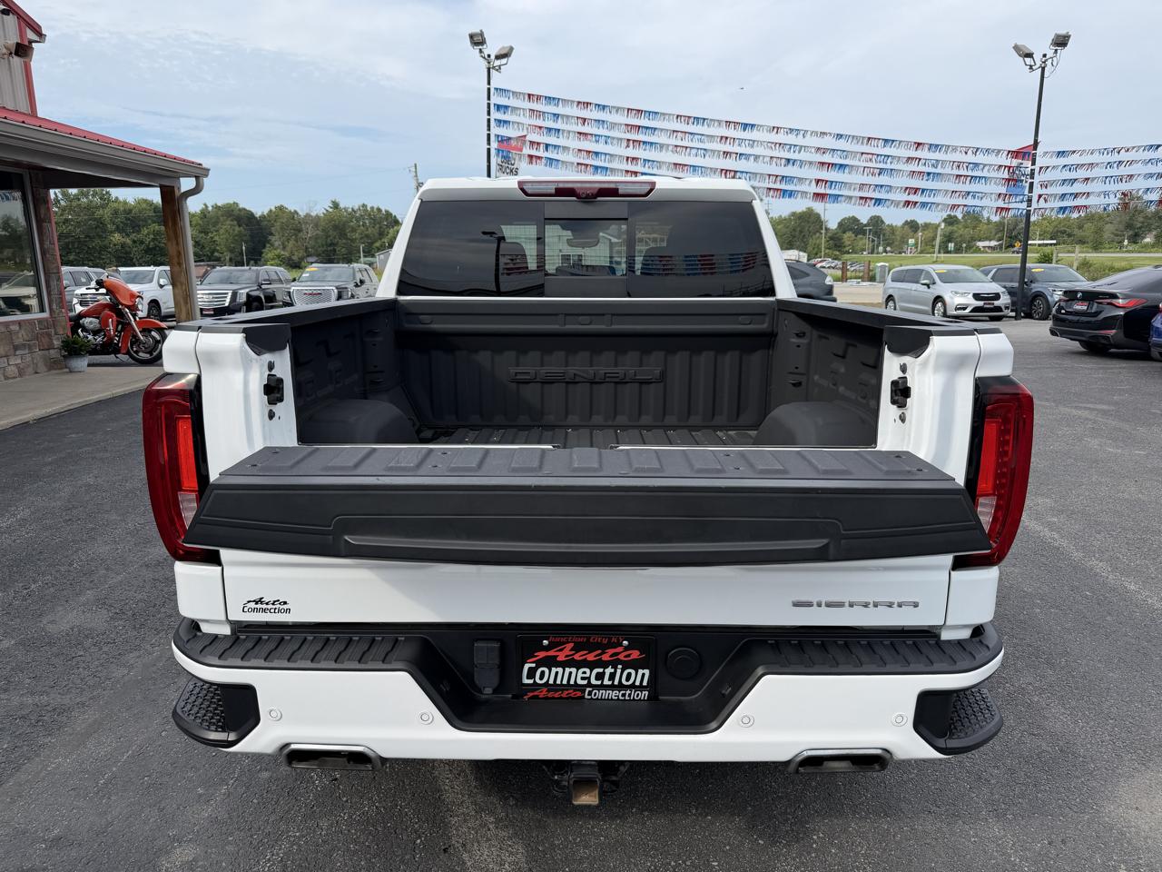 GMC Sierra 1500 4WD Crew Cab 147" Denali 2024