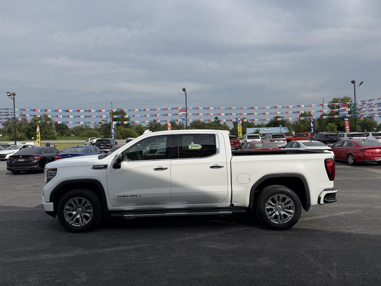 GMC Sierra 1500 4WD Crew Cab 147" Denali 2024