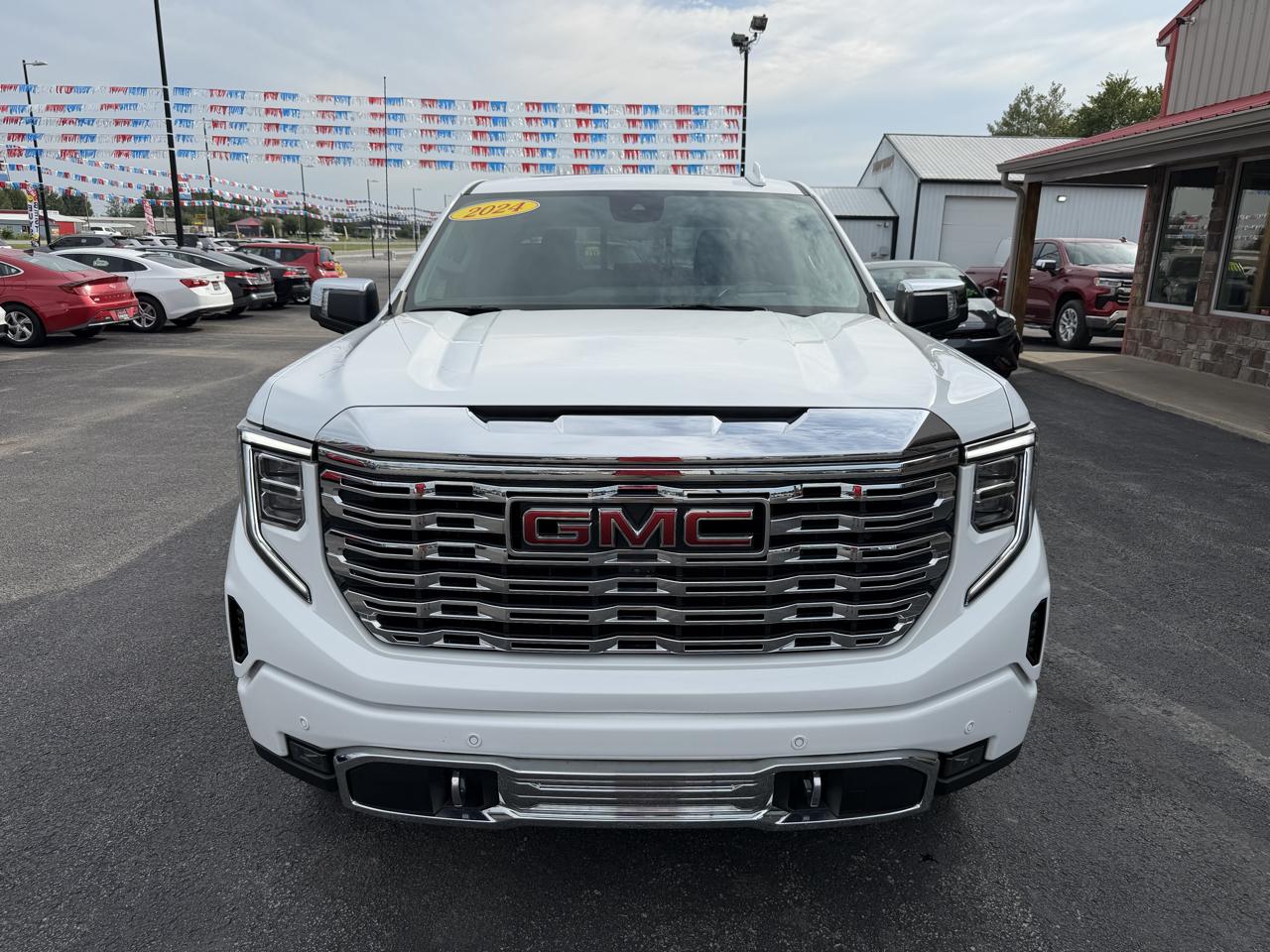 GMC Sierra 1500 4WD Crew Cab 147" Denali 2024