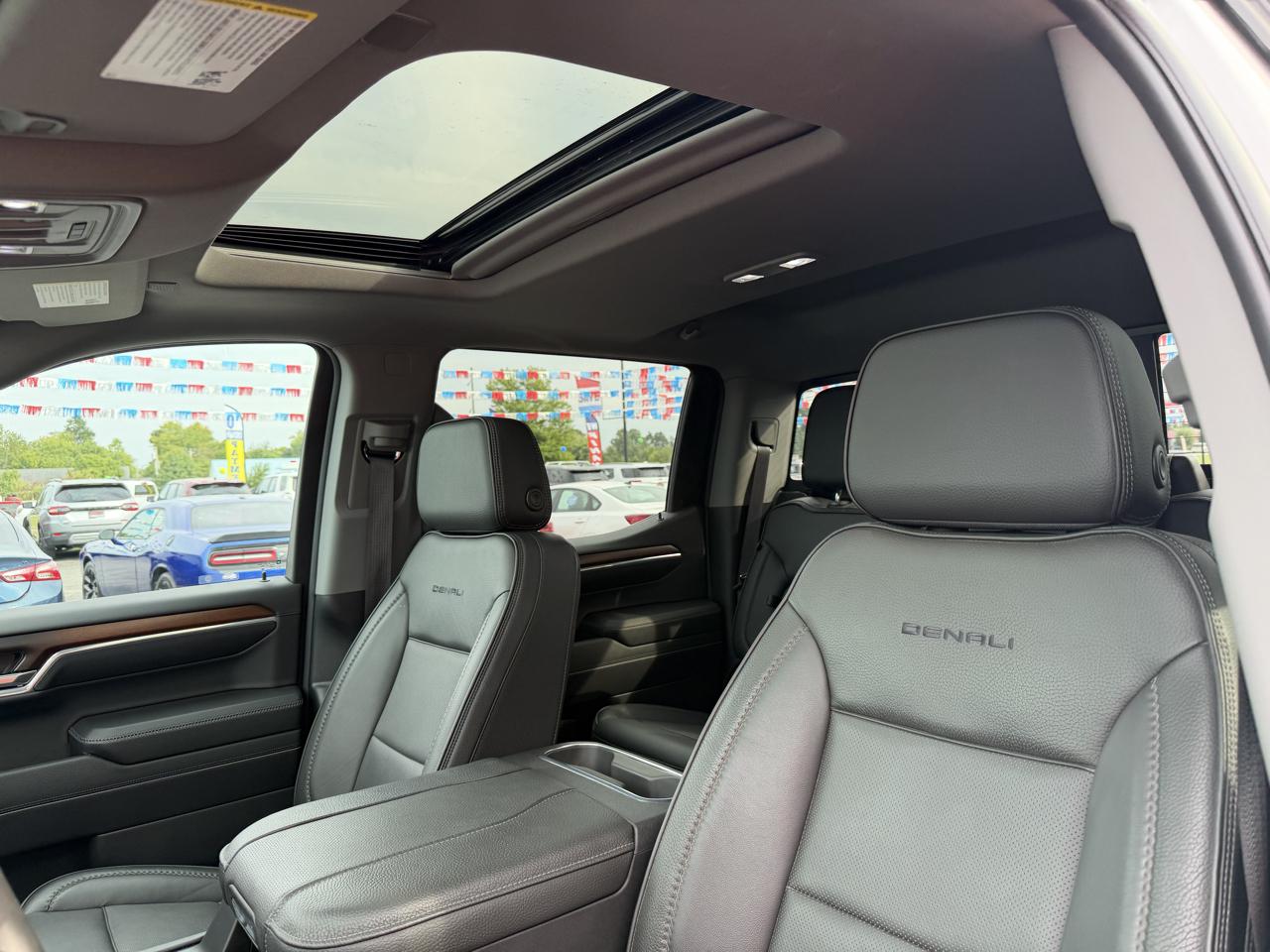 GMC Sierra 1500 4WD Crew Cab 147" Denali 2024