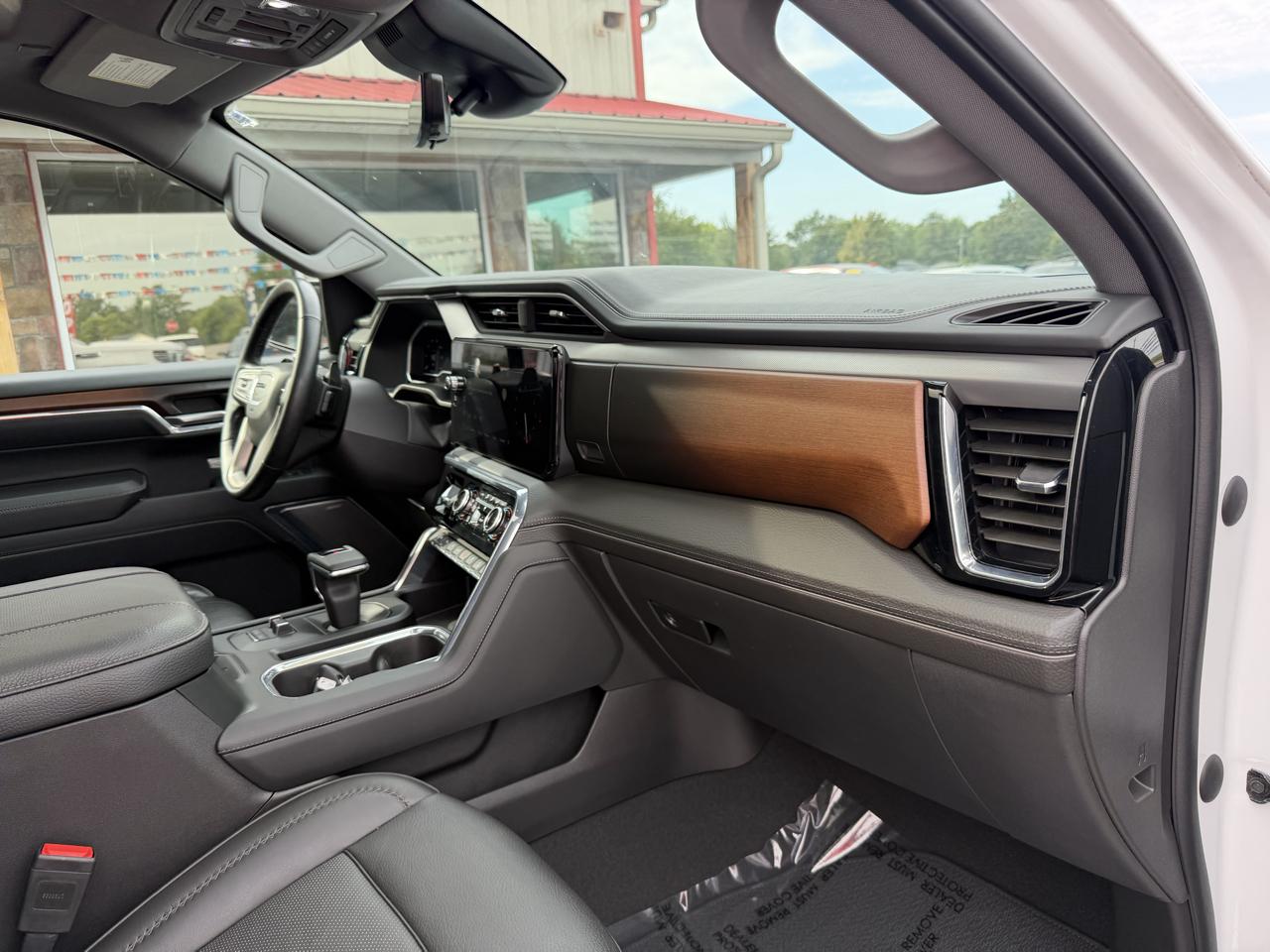 GMC Sierra 1500 4WD Crew Cab 147" Denali 2024