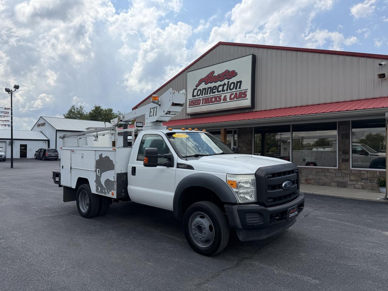 2015 Ford Super Duty F-450 DRW 2WD Reg Cab 141" WB 60" CA XL