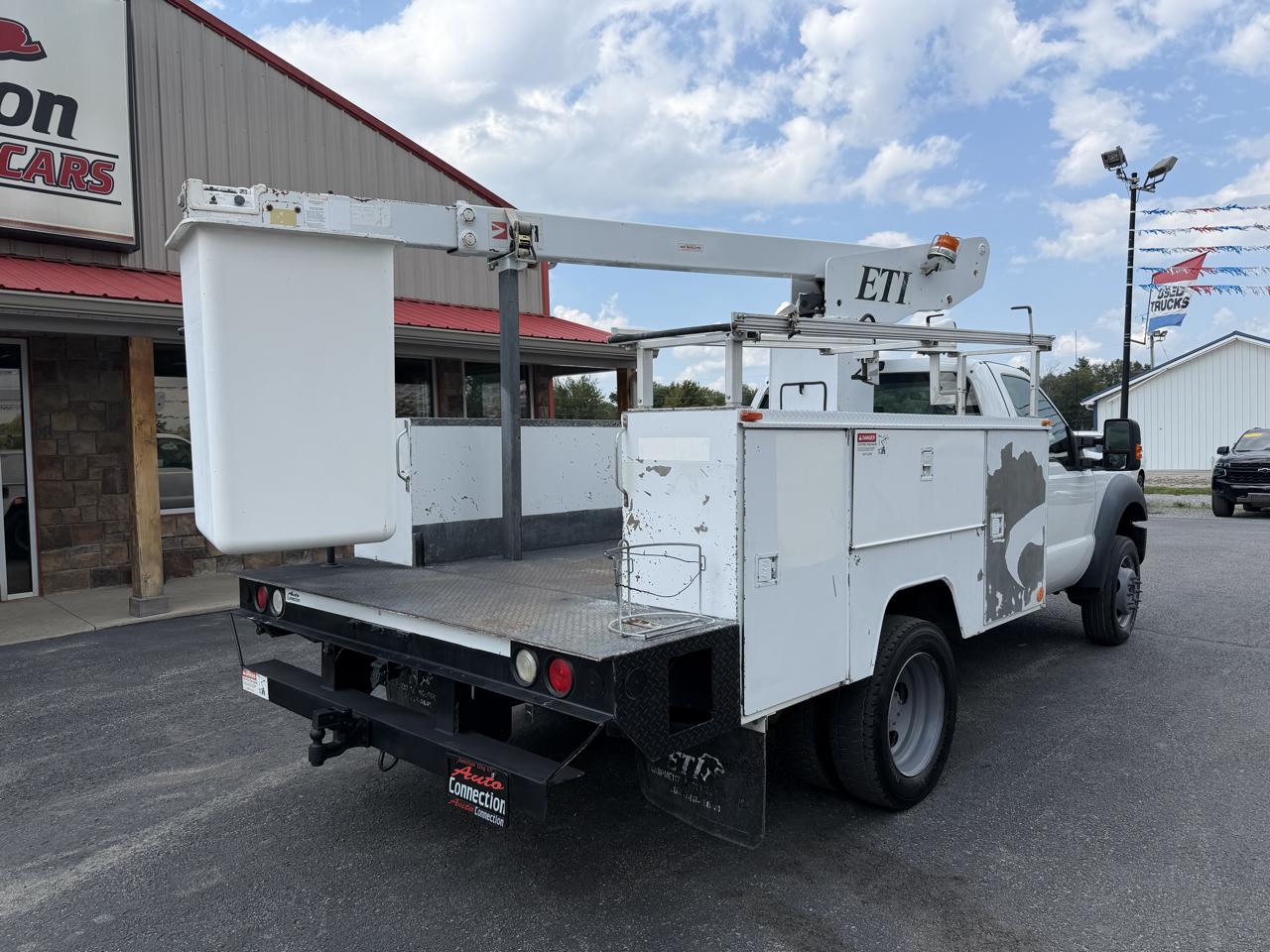 Ford Super Duty F-450 DRW 2WD Reg Cab 141" WB 60" CA XL 2015