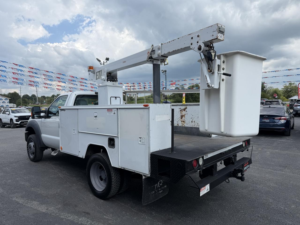Ford Super Duty F-450 DRW 2WD Reg Cab 141" WB 60" CA XL 2015