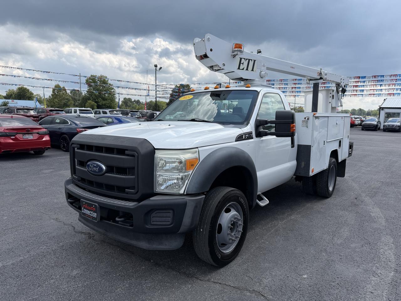 Ford Super Duty F-450 DRW 2WD Reg Cab 141" WB 60" CA XL 2015