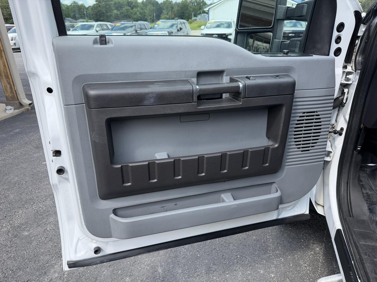 Ford Super Duty F-450 DRW 2WD Reg Cab 141" WB 60" CA XL 2015