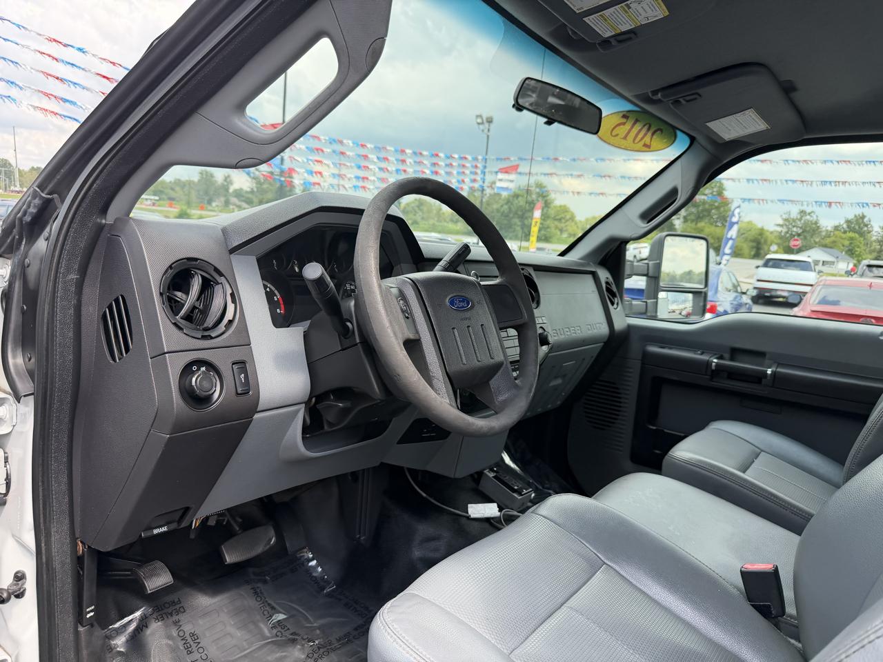 Ford Super Duty F-450 DRW 2WD Reg Cab 141" WB 60" CA XL 2015