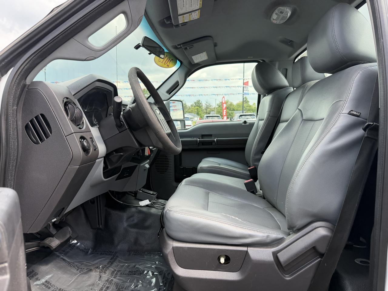 Ford Super Duty F-450 DRW 2WD Reg Cab 141" WB 60" CA XL 2015
