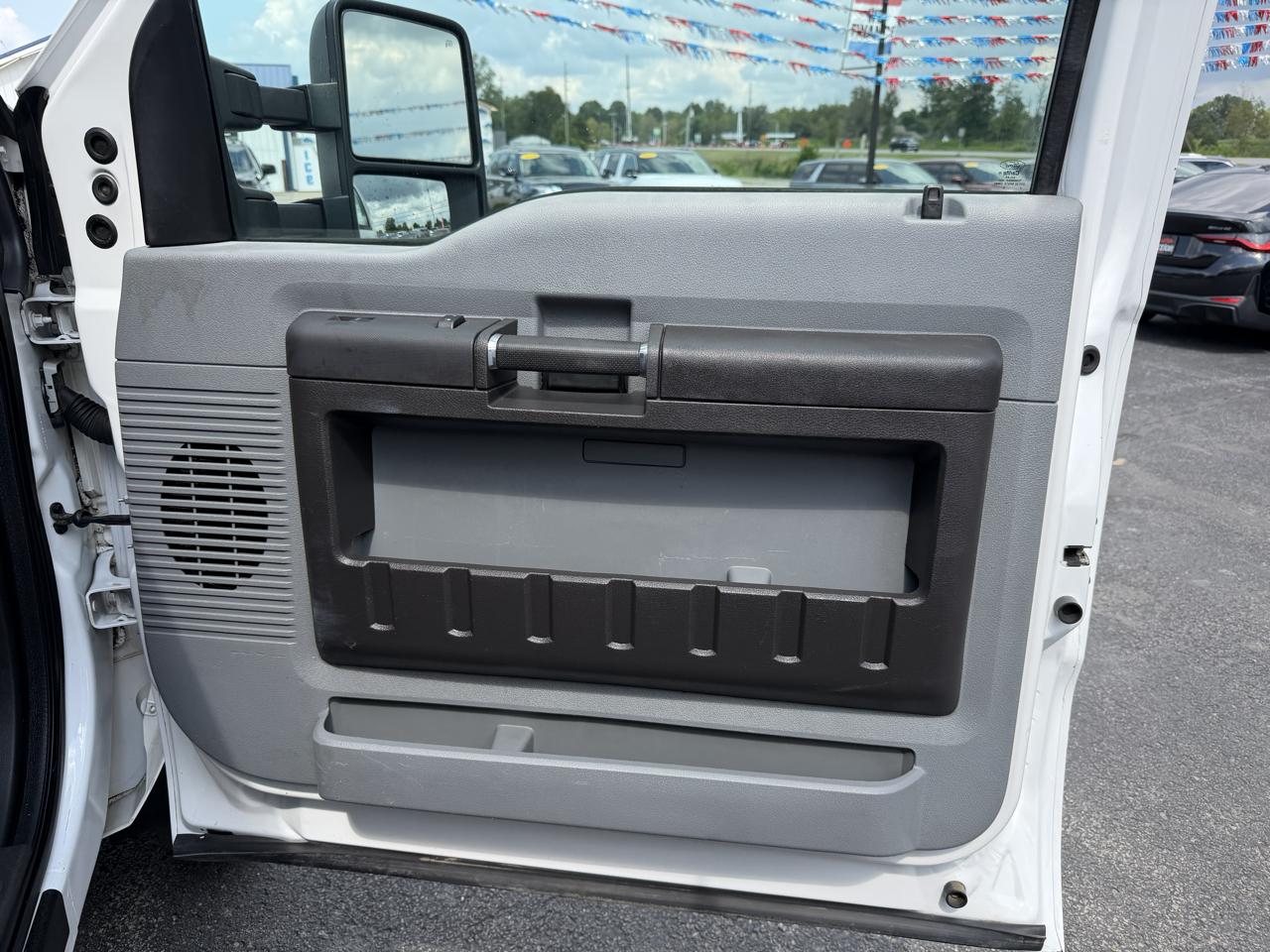 Ford Super Duty F-450 DRW 2WD Reg Cab 141" WB 60" CA XL 2015