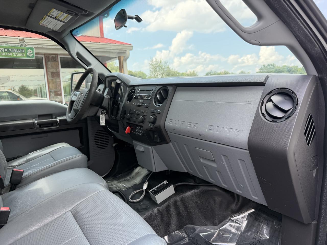 Ford Super Duty F-450 DRW 2WD Reg Cab 141" WB 60" CA XL 2015