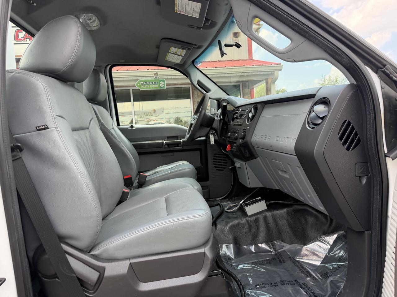 Ford Super Duty F-450 DRW 2WD Reg Cab 141" WB 60" CA XL 2015