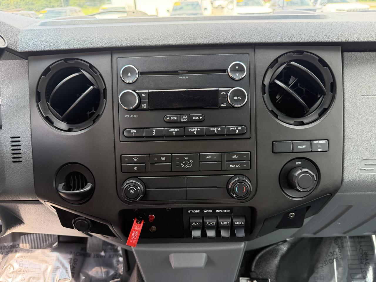 Ford Super Duty F-450 DRW 2WD Reg Cab 141" WB 60" CA XL 2015