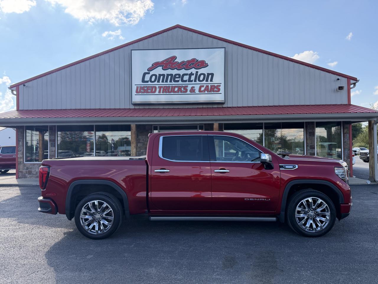 GMC Sierra 1500 4WD Crew Cab 147" Denali 2024