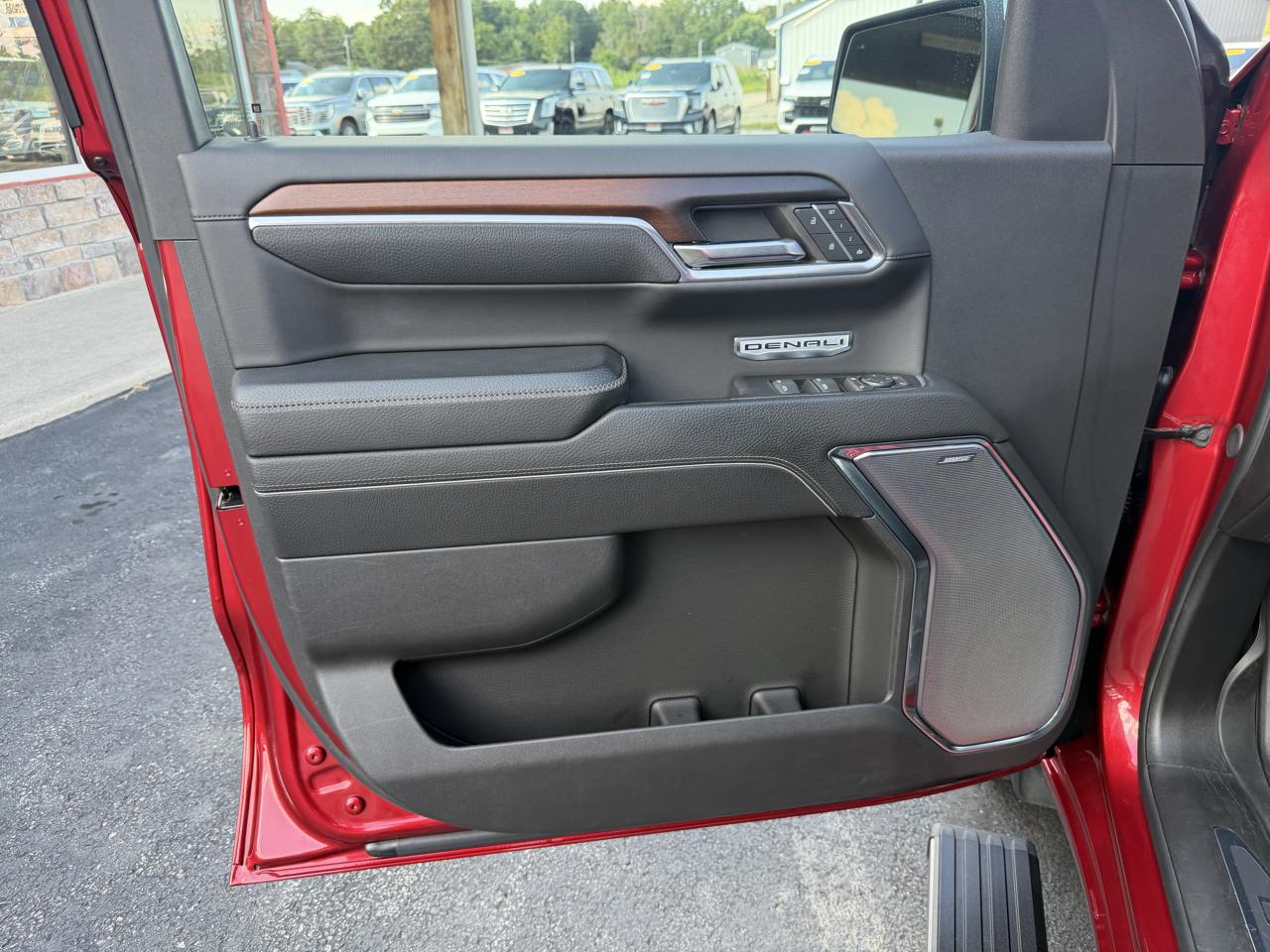 GMC Sierra 1500 4WD Crew Cab 147" Denali 2024