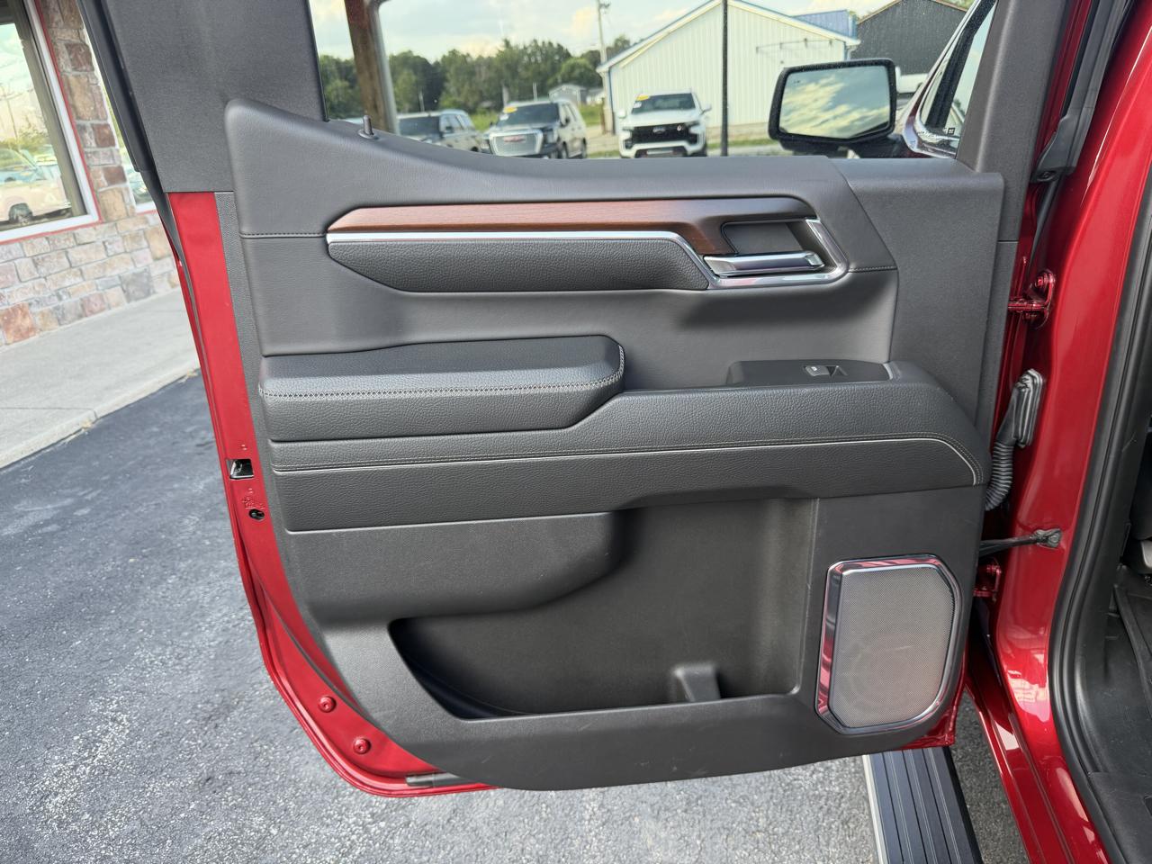 GMC Sierra 1500 4WD Crew Cab 147" Denali 2024