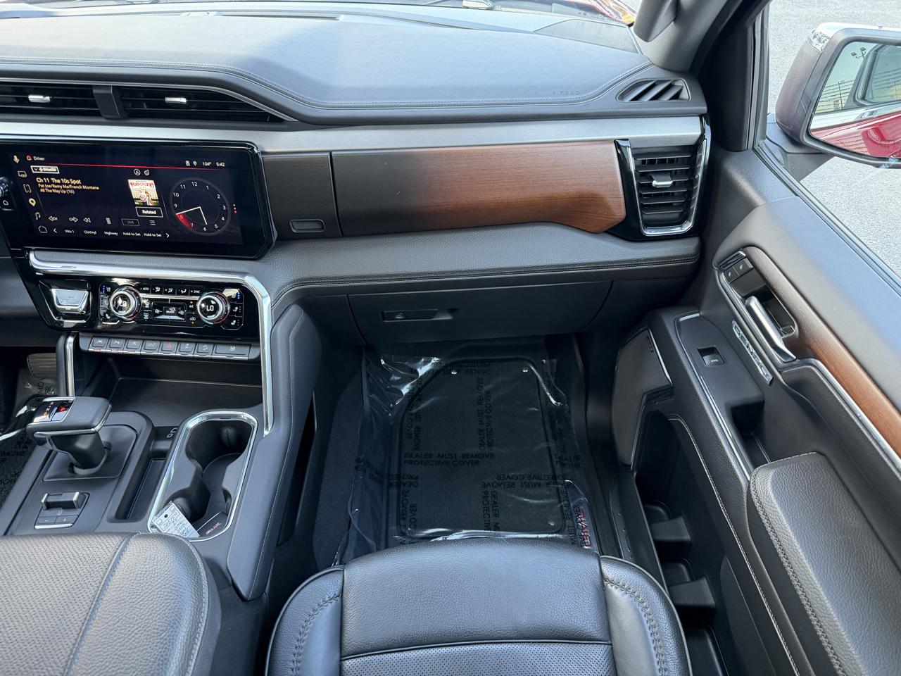 GMC Sierra 1500 4WD Crew Cab 147" Denali 2024
