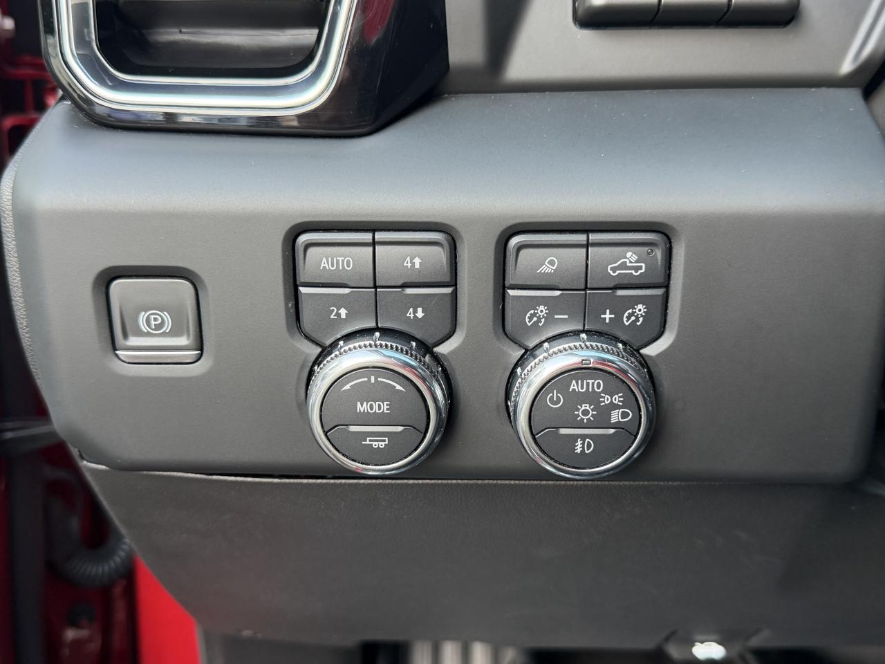 GMC Sierra 1500 4WD Crew Cab 147" Denali 2024