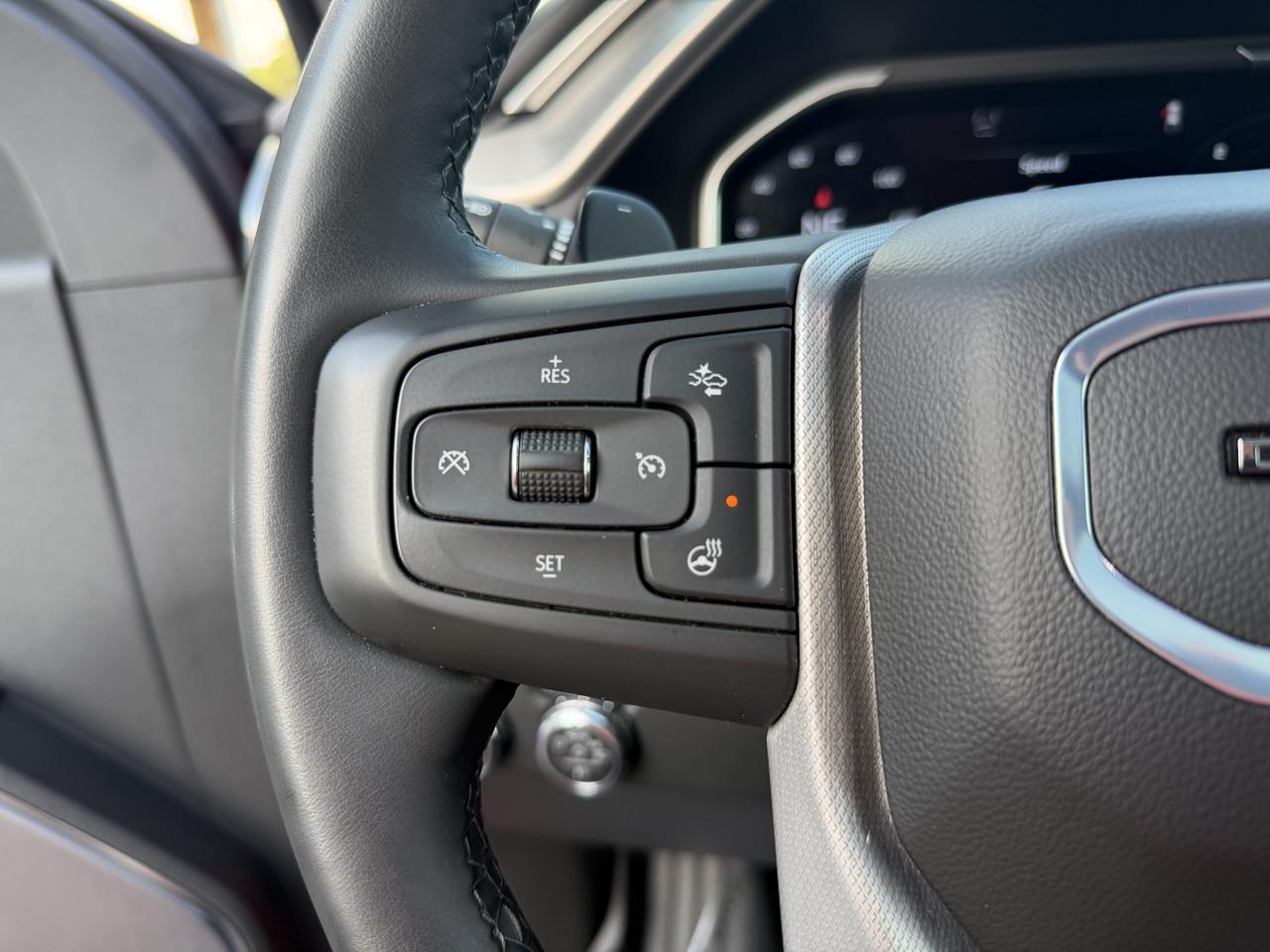GMC Sierra 1500 4WD Crew Cab 147" Denali 2024