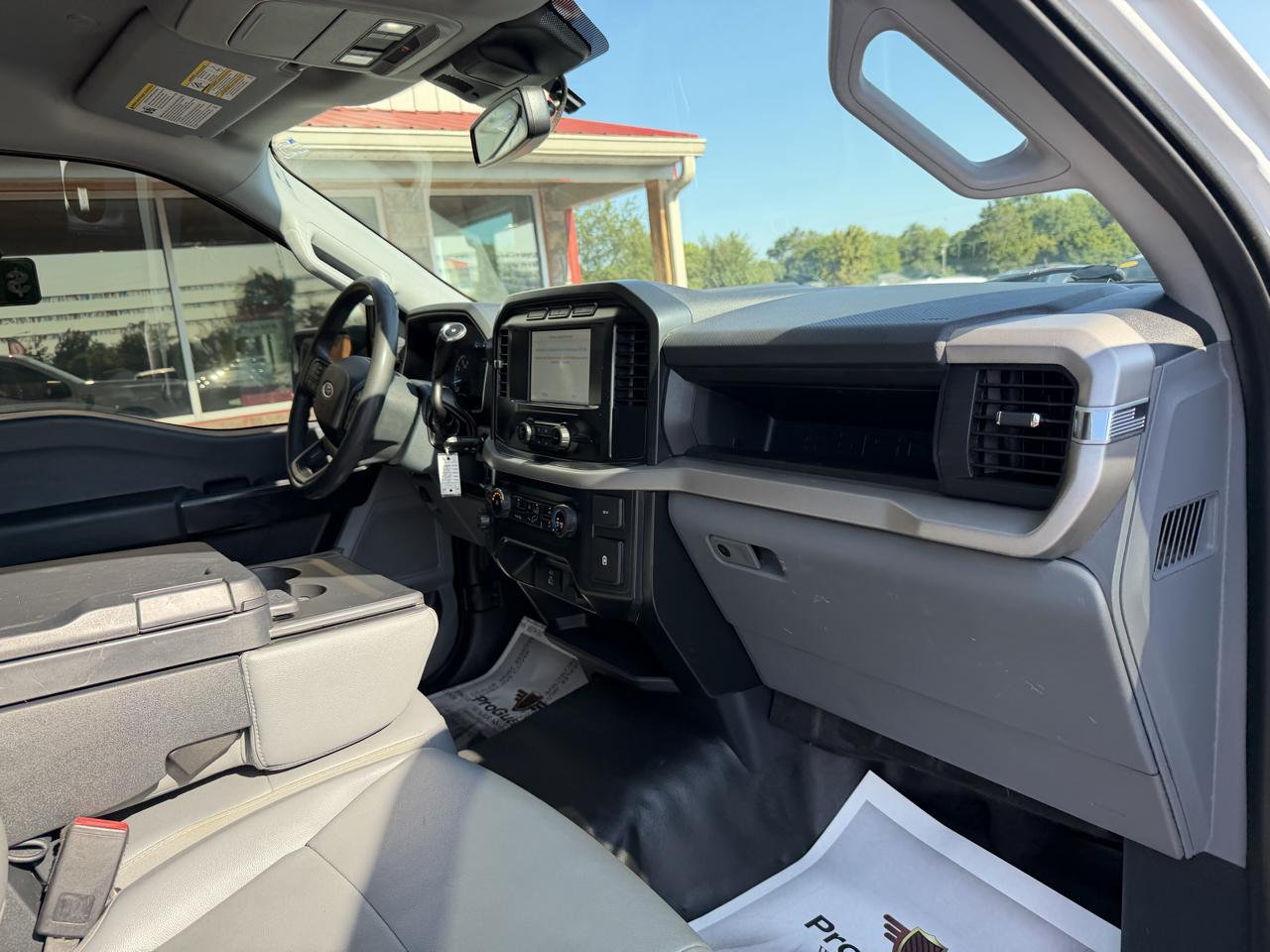 Ford F-150 4WD Reg Cab 141" XL 2022